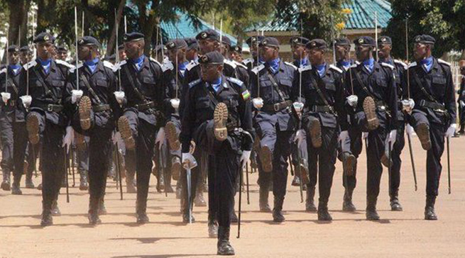 Polisi y'u Rwanda yungutse abapolisi bakuru basaga 400