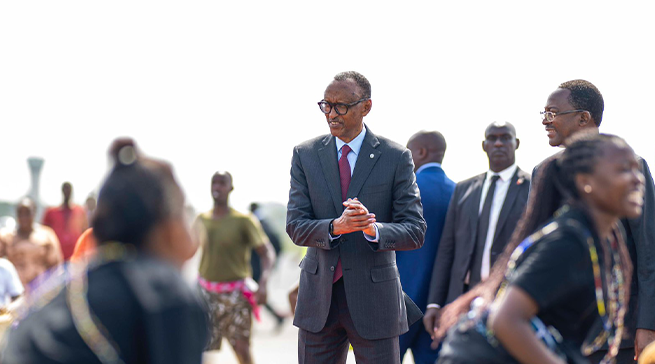 Perezida Kagame yitabiriye Inama ya EAC na SADC yiga ku mutekano muri DRC
