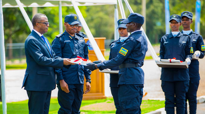 VIDEO: Abapolisi binjiye muri Polisi y'u Rwanda bagaragaje ubumenyi ...