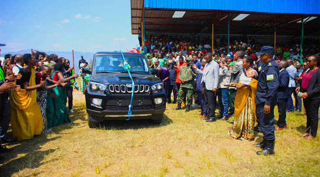 Abaturage bavuga ko baterwa n’ishema n’ibikorwa by’Ingabo na Polisi mu ...